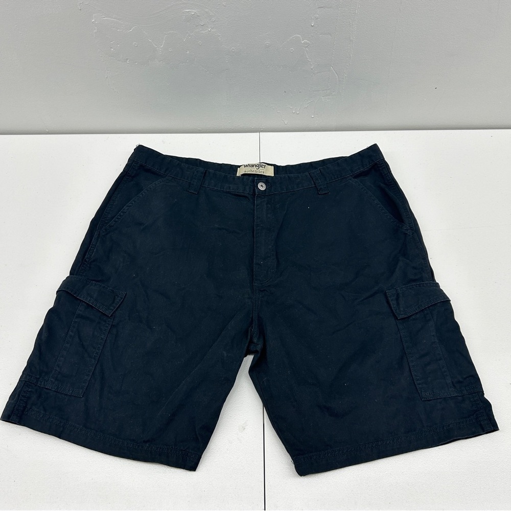 Wrangler Black Cargo Shorts with Sturdy Cotton Blend